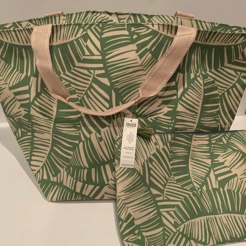 Chico’s Palm Print and Pouch Accessories Pouch in Lush Green (NWT)